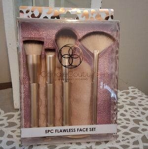 Candie Couture, NWT,  5-Piece Flawless Face Brush Set - Gold